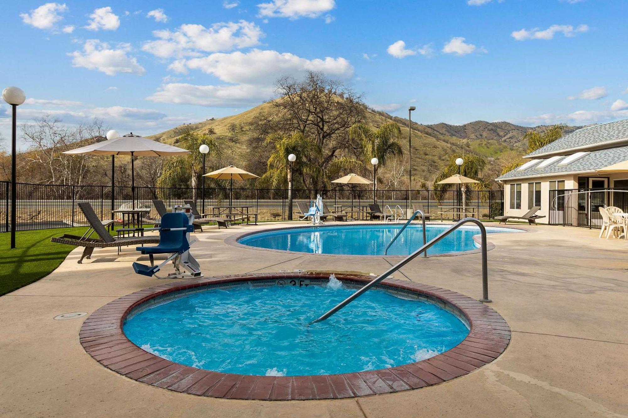 Comfort Inn & Suites Sequoia Kings Canyon Three Rivers Exterior foto